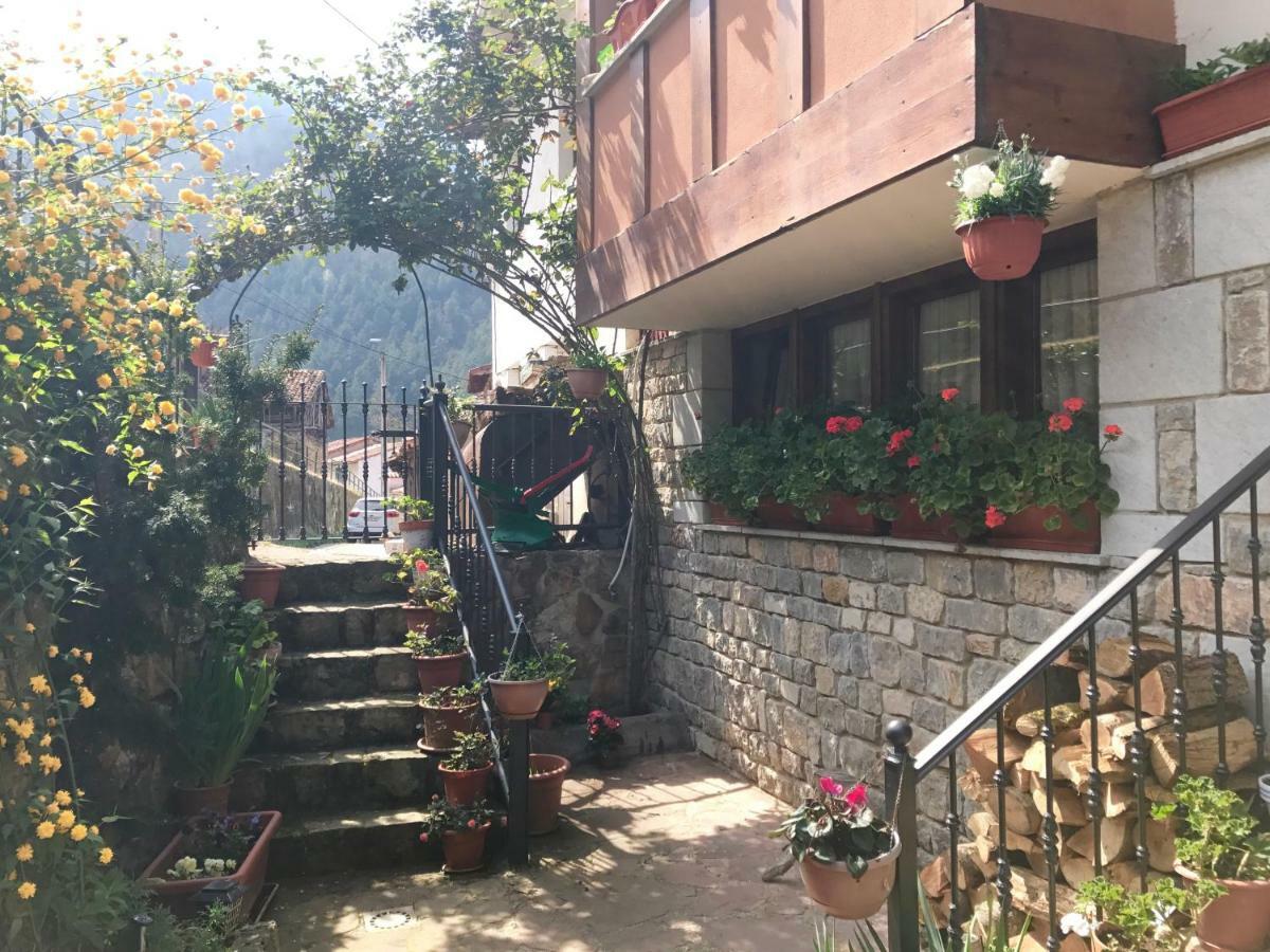Apartamentos Rurales Los Nogales Cosgaya Eksteriør billede